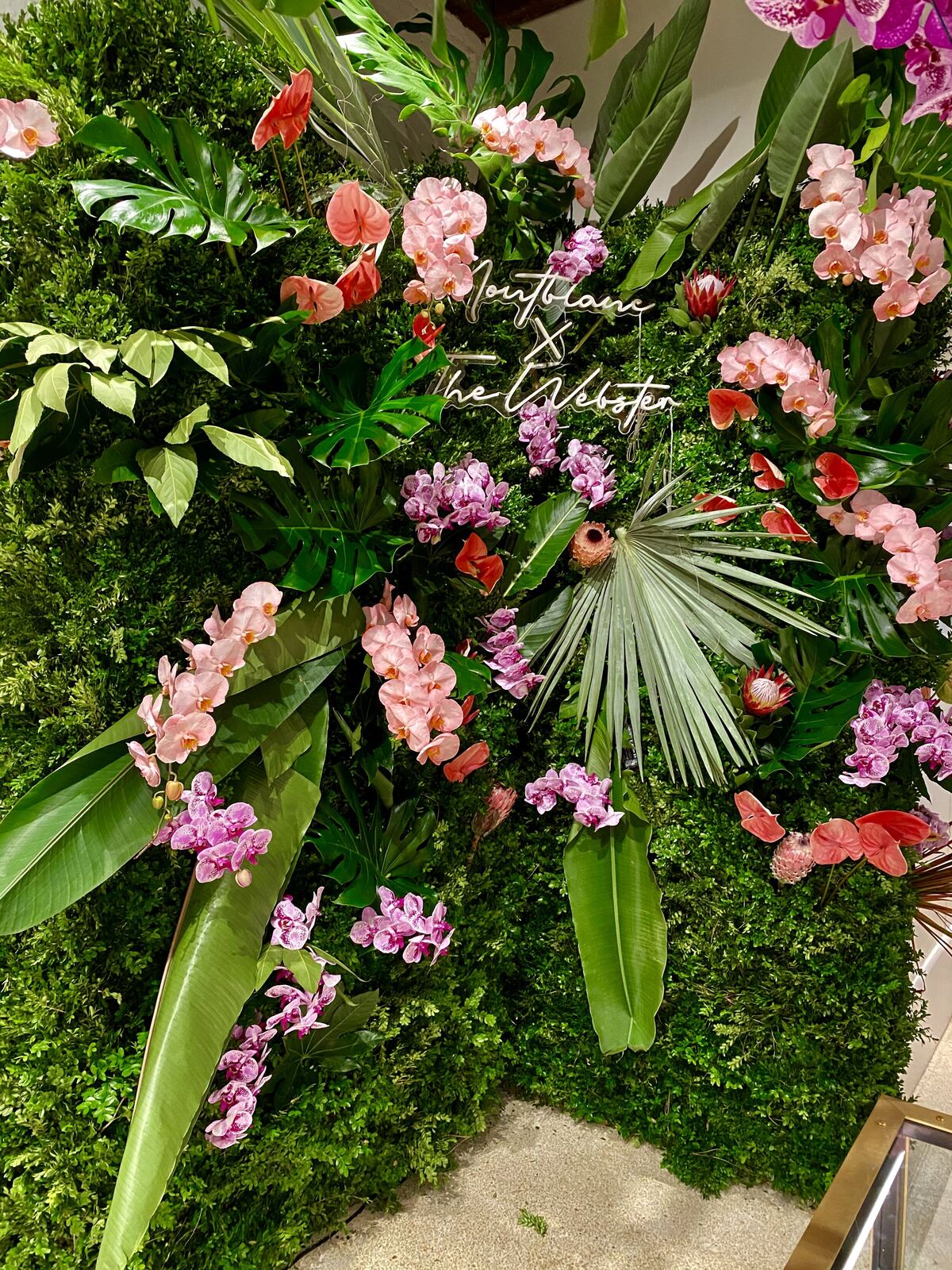 Tropical floral wall detail